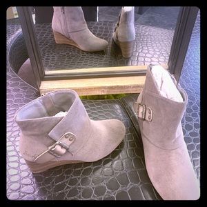 Blowfish Baldwin smoke rocky oak color